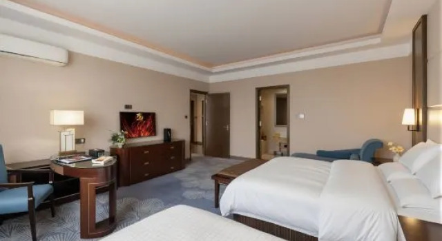 Семейный люкс Executive Qingdao Danube International Hotel