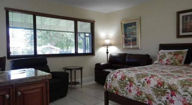 Shell Studios Hallandale Beach, Rezerwuj Apartament Hotele w Panhandle Florida z parkingiem, Parking
