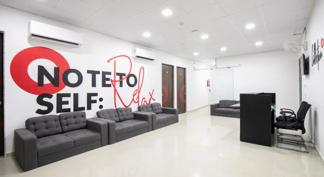 Oyo Townhouse 427 Gokul Solitaire VIP Rd, Rezervovat Hotel Hotely v Gujarat s parkováním, Parkování