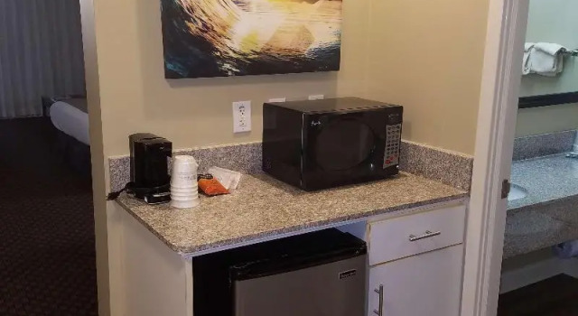Четырёхместный семейный номер Standard Best Western Ocean City Hotel and Suites