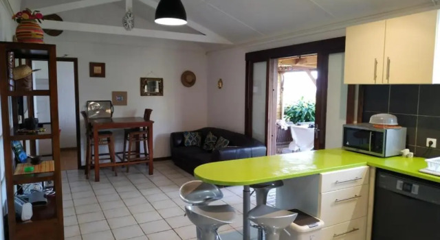 Коттедж Lounge des hauts, 3 maisons à Létang-Salé avec vue sur lOcéan indien et la forêt
