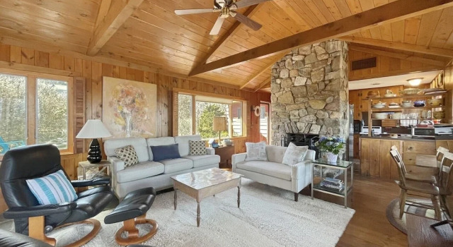 Ragged Rocks - Warm And Inviting Cottage With Uninterrupted Ocean Views 2 Bedroom Home by RedAwning, Buchen Sie Ferienhaus  