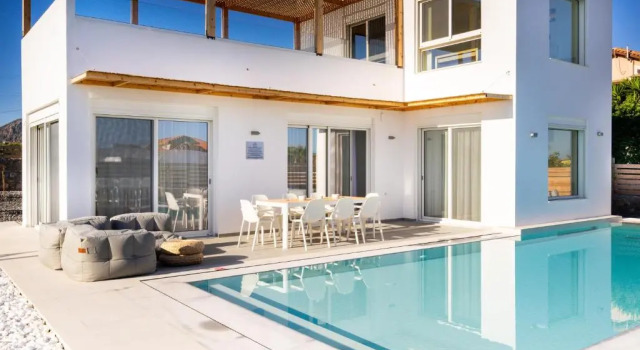 Вилла с 3 комнатами Sardines Luxury Villas