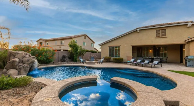 Коттедж Luxurious 5 Bed 3 Bath with Resort Style Backyard, Heated Pool and Spa! by RedAwning