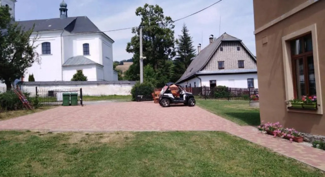 Pension Stará škola Vysoké Žibřidovice, Забронировать Отель Отели Оломоуцкий края с парковкой, Парковка