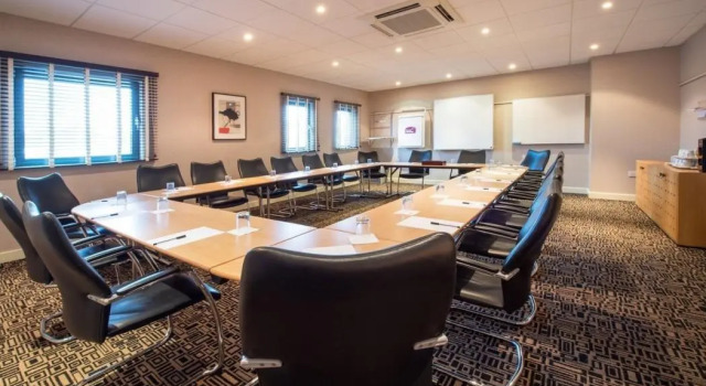 Номер Standard Premier Inn Portsmouth Port Solent