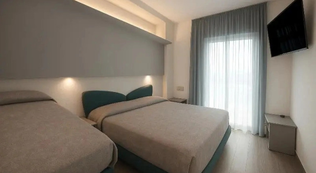 Четырёхместный номер Economy с балконом Hotel Ali dOro