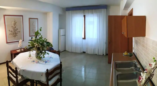 appartamento elegantissimo sul corso principale, Book Apartment Hotels in Sicily with Parking, Parking