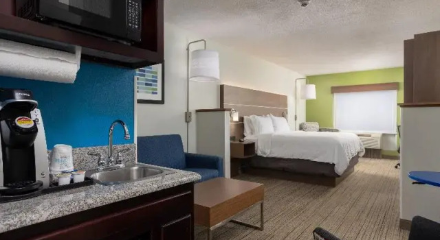 Двухместный люкс c 1 комнатой Holiday Inn Express & Suites Carrollton by IHG