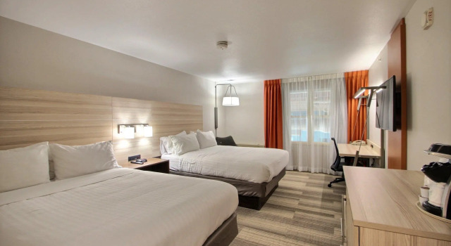 Standard Neljän hengen huone Holiday Inn Express Hotel & Suites Milwaukee Airport by IHG