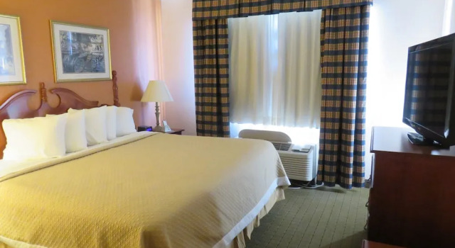 Люкс Days Inn by Wyndham Hillsdale