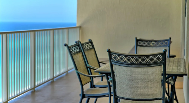 Номер Standard Luxurious High-Rise Condo with Spacious Balcony Facing the Ocean - Unit 1805 by RedAwning