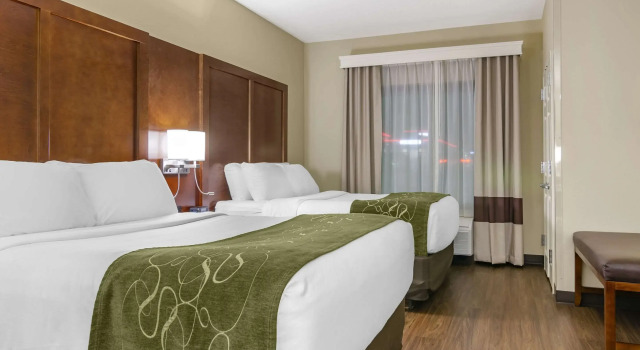 Четырёхместный люкс Comfort Suites Helena Airport