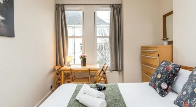 Spectacular 2BD Flat in Shepherds Bush