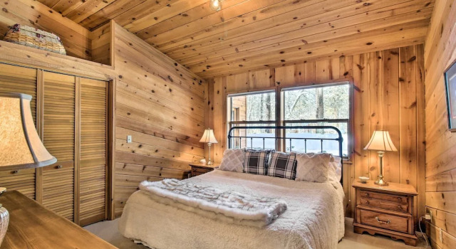 Pinetop Cabin w/ Golf Course Patio on 8th Green!, Book Hotel Pinetop Arizona
