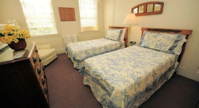 Languedoc Inn & 3 Hussey St Guest House, Book Guesthouse Nantucket Cape Cod
