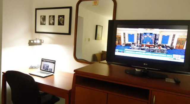 Трёхместный номер Deluxe Maple Inn and Suites Los Banos