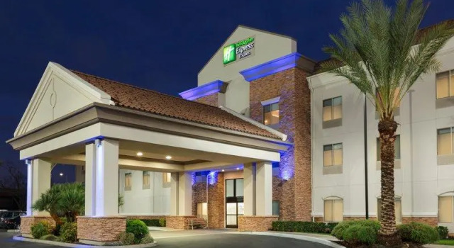 Семейный люкс Holiday Inn Express & Suites Merced - Yosemite Natl Pk Area by IHG
