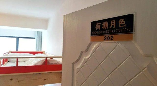 Кровать в общем номере (мужской номер) Chongqing Zuji Youth Hostel