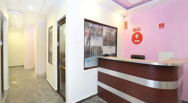 OYO 13119 Hotel Skydeep