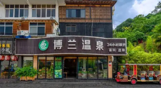Bolan Hot Springs, Book Hotel Hoteller i Kunming med parkering, Parkering