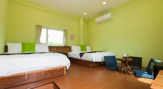 Четырёхместный номер Standard с балконом Yuan Qiwu Homestay