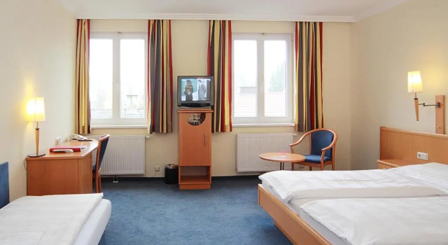 Трёхместный номер Standard Hotel Goldener Adler