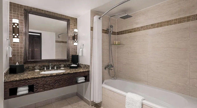 Standard- dobbelt klub værelse med altan med havudsigt Dusit Beach Resort Guam