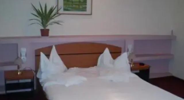 Capitol Hotel, Забронировать Отель Отели Прахова 3 звезды, 3*