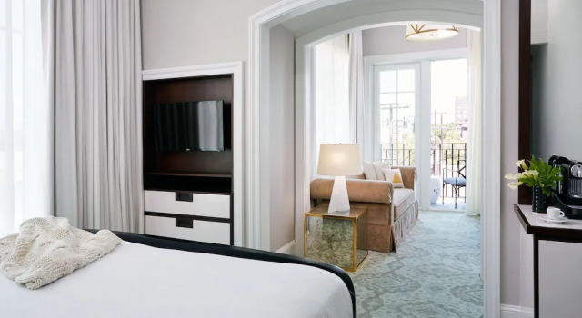 Двухместный люкс Premier с балконом The Spectator Hotel