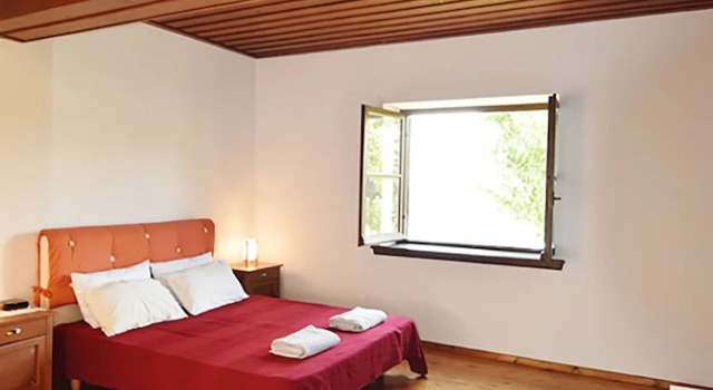 Коттедж с 4 комнатами Erato House