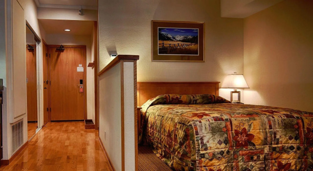 Squaw Valley Lodge, Rezerwuj Hotel Hotele w Squaw Valley z parkingiem, Parking