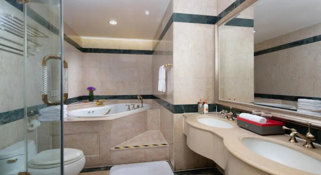 Двухместный полулюкс Crowne Plaza Shanghai Nanjing Road by IHG