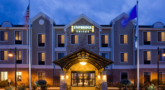 Staybridge Suites Milwaukee West-Oconomowoc, Reservar Hotel Oconomowoc Wisconsin