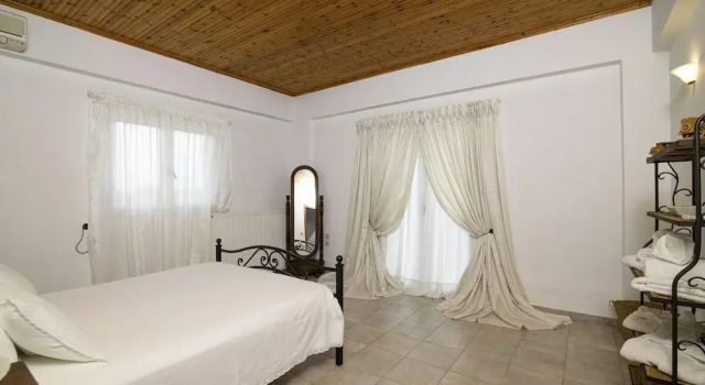 Villa John Dimeon With Private Pool, Book Villa Cottages in Periphery of Western Greece, Cottage