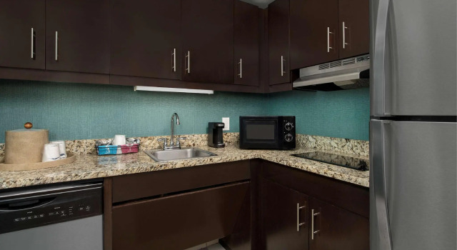 Двухместный люкс Hampton Inn & Suites Alpharetta-Windward