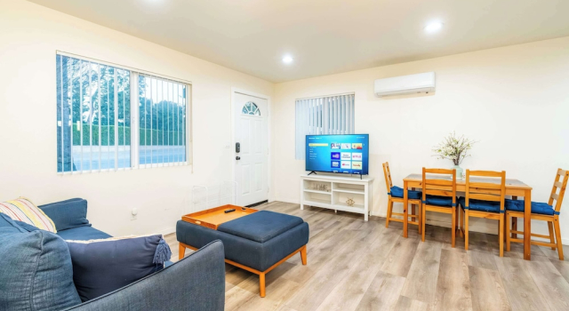Cozy Glendora Home Walk to Route66 Near Disneyland, 预订 度假屋 格伦多拉 洛杉矶都会区