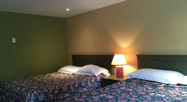 Четырёхместный номер Standard Meaford Inn
