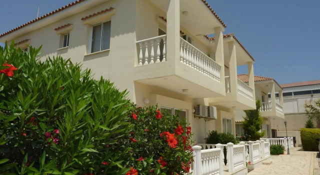 Hadjios Valley, Boek Villa Mazotos Larnaca