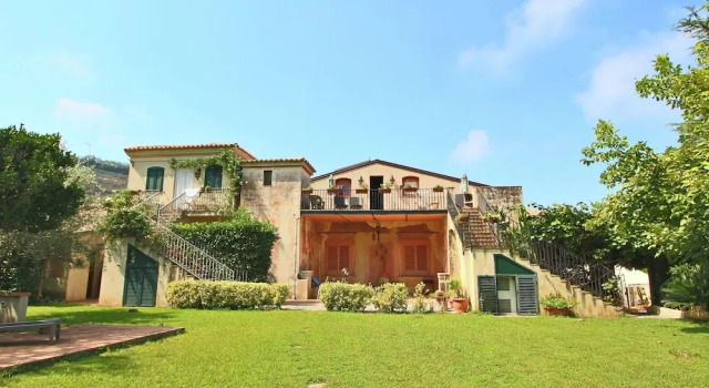 Spacious Mansion in Parghelia near Sea, Book Vacation Home Parghelia Calabria