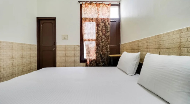 SPOT ON 48494 Hotel Ashiana, Varaa Hotelli Banūr Punjab
