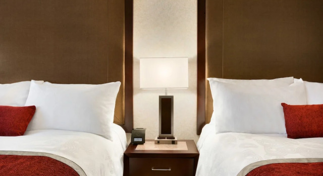 Четырёхместный номер Standard Poco Inn and Suites Hotel & Conference Centre