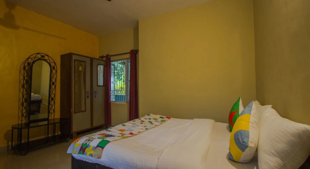 OYO 16456 Home Decent 1BHK Vagator, Prenota Hotel Anjuna 
