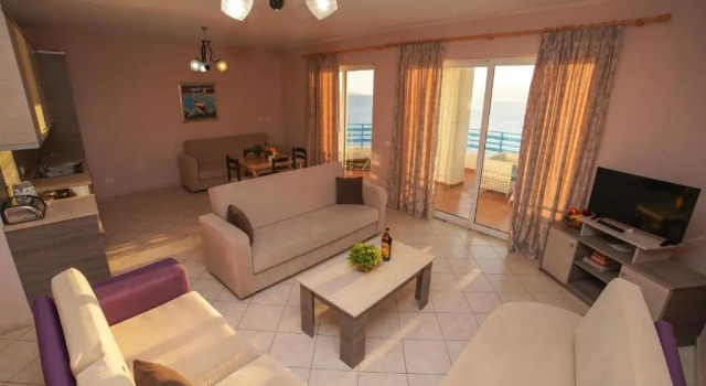 Апартаменты с 2 комнатами с балконом и с видом на море Apartments Serxhio