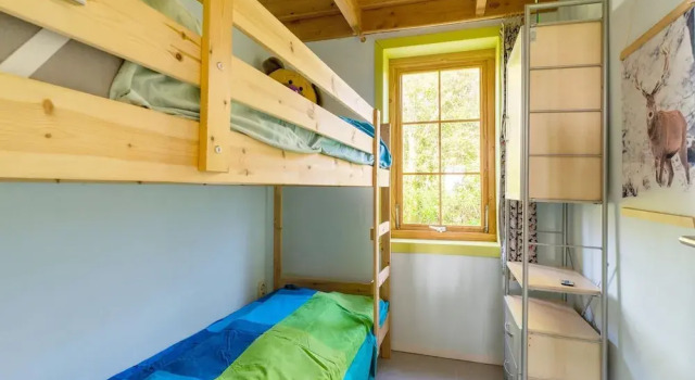 Amazing Holiday Home With Spacious Garden, Book Vacation Home Goes 