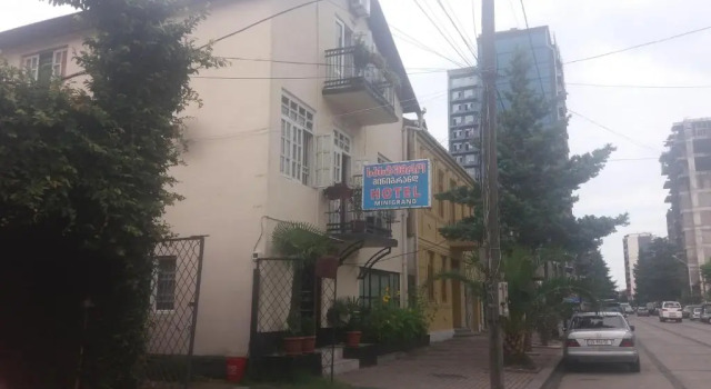 Minigrand Hotel, Boek Hotel Batoemi 