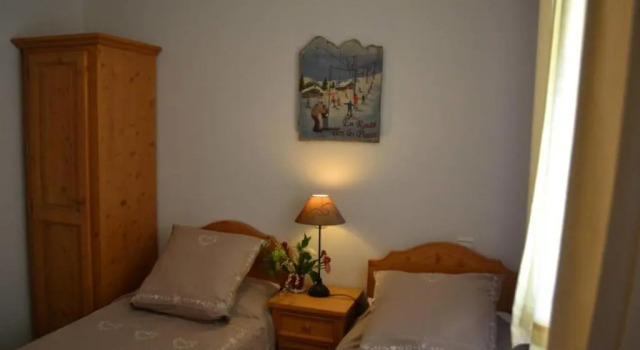 Les Granges 22, Prenota Appartamento Hotel a Rodano-Alpi con parcheggio, Parcheggio