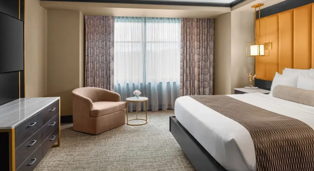 Двухместный люкс с видом на озеро Mount Airy Casino Resort