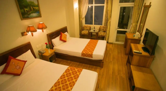 Четырёхместный номер Standard с балконом Golden Sea Hotel