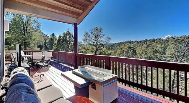 Mökki High Expectations by Ruidoso Vacation Rentals